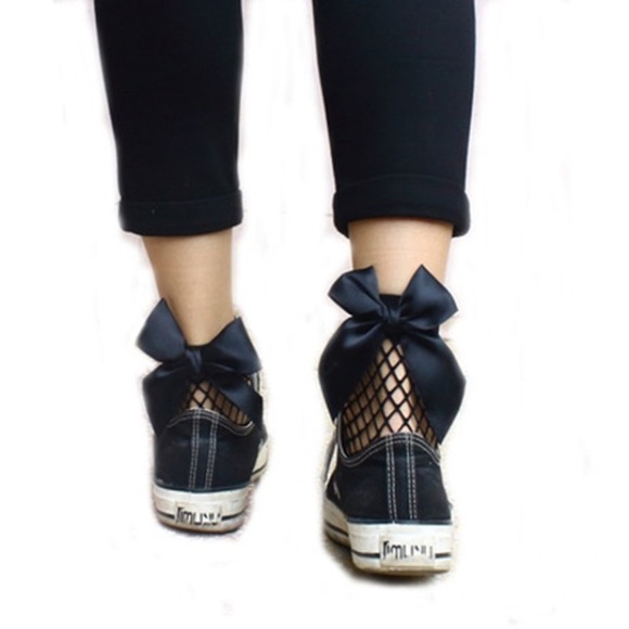 2 Pairs Of Black Fishnet Socks With Bows - Picture 8 of 8